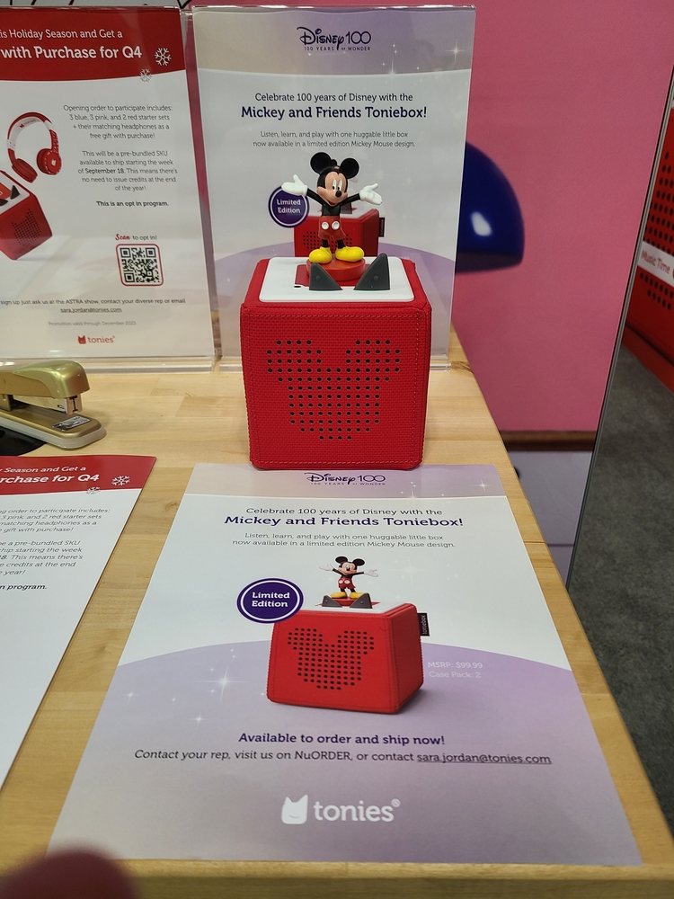 【最終価格】tonie box レッドとディズニーのtonies4点セット Tonies Limited Edition Mickey Mouse Tonie box Starter Set