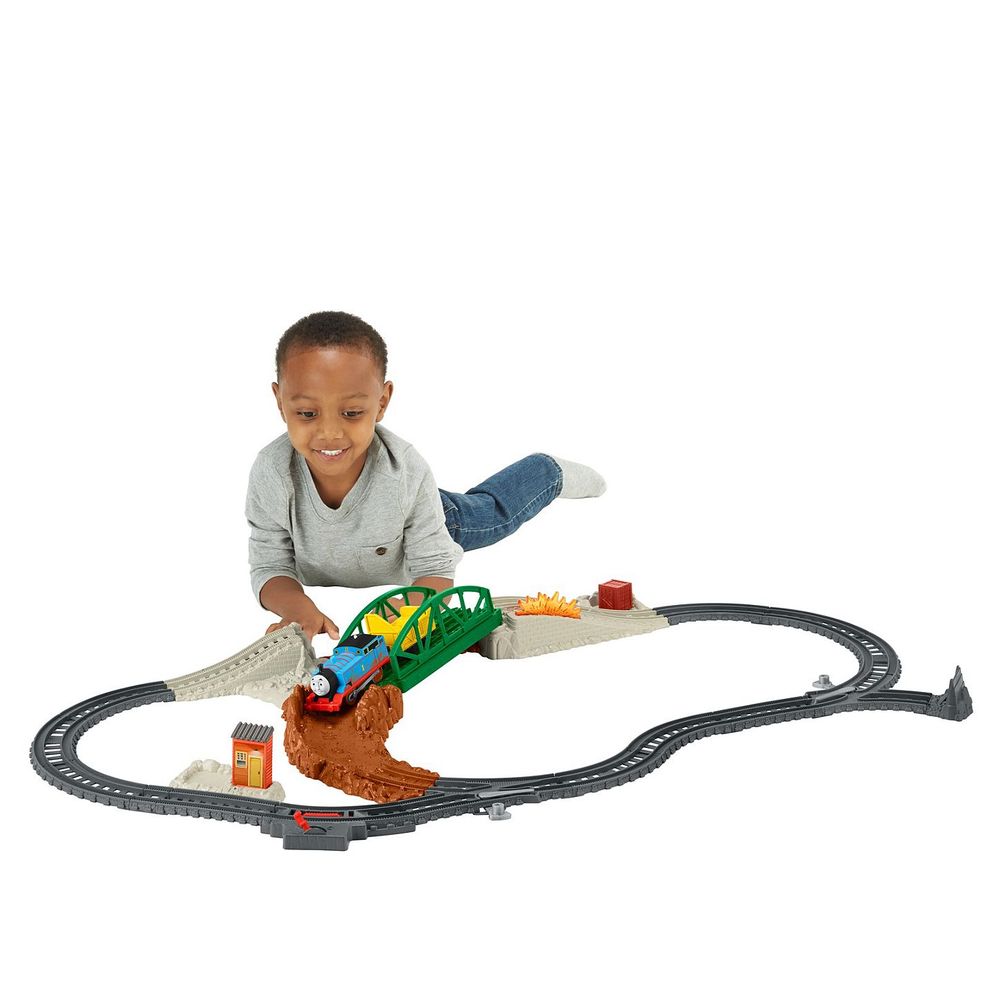 TrackMaster Daring Derail Set from Mattel and Totally Thomas Inc